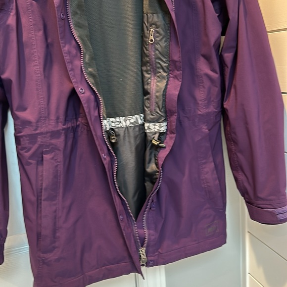 REI Women’s Purple Rainjacket XS - Picture 7 of 7